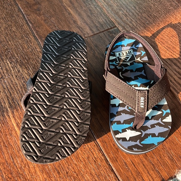 Toddler reef flip flops size 9 - Picture 2 of 2